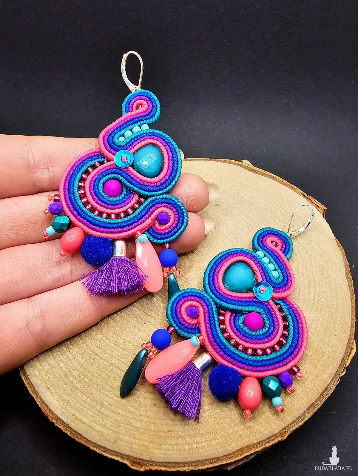 Kolorowe kolczyki sutasz z chwostami